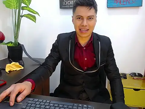 AquilesTaylor online show from July 11, 12:41 pm
