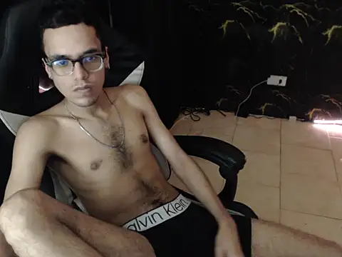 Snapshot of draven_sex chatting on July 28, 10:20 pm draven sex online show from July 28, 10:20 pm