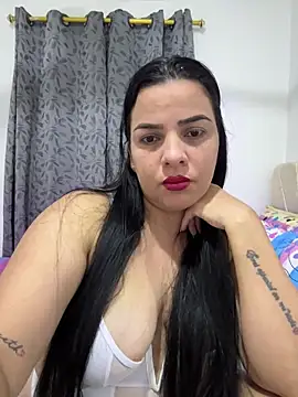 Snapshot of Escarlata2077 chatting on June 16, 2:25 am Escarlata2077 online show from June 16, 2:25 am