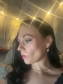 LeahbX online show from June 7, 5:00 am