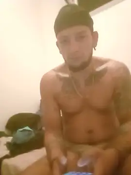 Snapshot of boyrolo24 chatting on June 3, 3:31 am boyrolo24 online show from June 3, 3:31 am