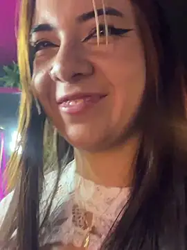 Snapshot of arilynn_ chatting on June 28, 4:18 am arilynn online show from June 28, 4:18 am