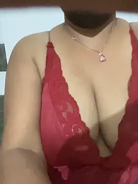 Snapshot of sexyveena chatting on June 10, 11:42 am sexyveena online show from June 10, 11:42 am