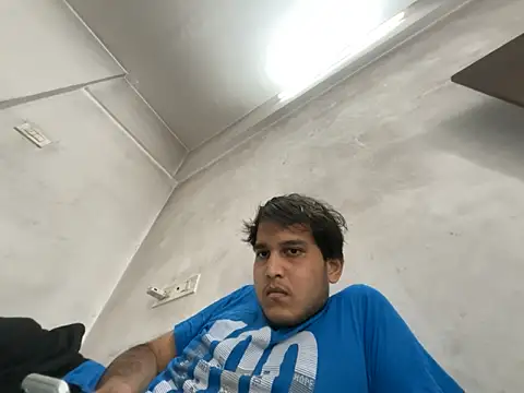 Snapshot of Intruder86 chatting on May 30, 3:03 am Intruder86 online show from May 30, 3:03 am