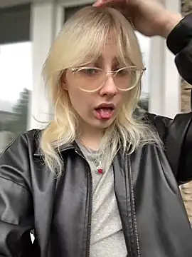 xp blondie online show from June 27, 10:09 am