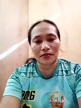 Snapshot of Queenslay chatting on June 10, 7:29 am Queenslay online show from June 10, 7:29 am