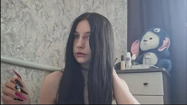 Snapshot of KrissyHiott chatting on May 31, 6:10 am KrissyHiott online show from May 31, 6:10 am