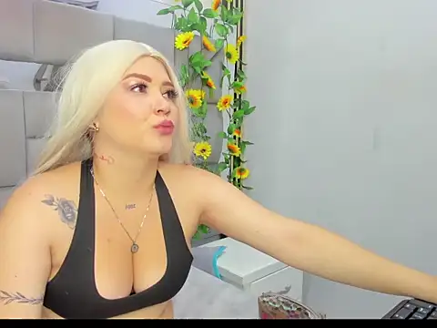 Snapshot of MedusaOwens chatting on June 3, 6:46 pm MedusaOwens online show from June 3, 6:46 pm