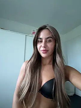 Snapshot of Nikola_Olivia chatting on June 3, 8:25 pm Nikola Olivia online show from June 3, 8:25 pm
