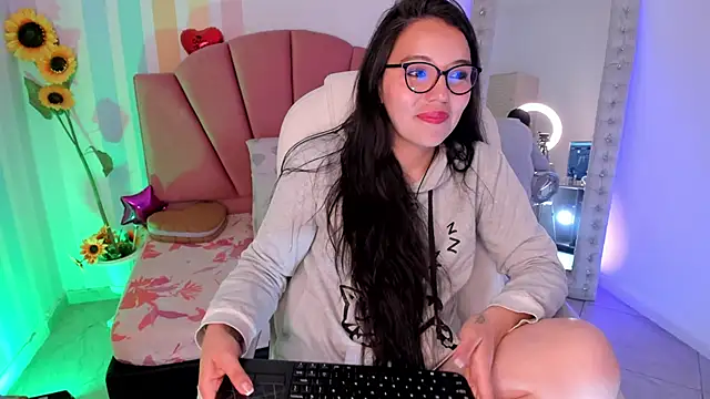 Snapshot of Emma_lakshmi chatting on June 3, 1:36 pm Emma lakshmi online show from June 3, 1:36 pm