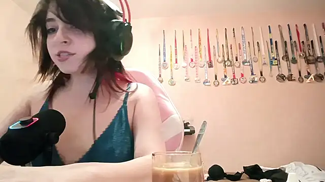 Snapshot of bunnyhoneylovehands chatting on July 4, 10:16 pm bunnyhoneylovehands online show from July 4, 10:16 pm