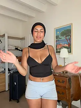 Snapshot of nadiabnssd chatting on July 16, 1:28 pm nadiabnssd online show from July 16, 1:28 pm