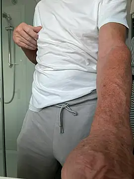 Snapshot of Erexsean66 chatting on July 2, 4:46 pm Erexsean66 online show from July 2, 4:46 pm