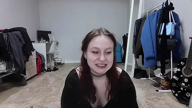 Snapshot of LoiseLovetto chatting on July 6, 4:42 pm LoiseLovetto online show from July 6, 4:42 pm