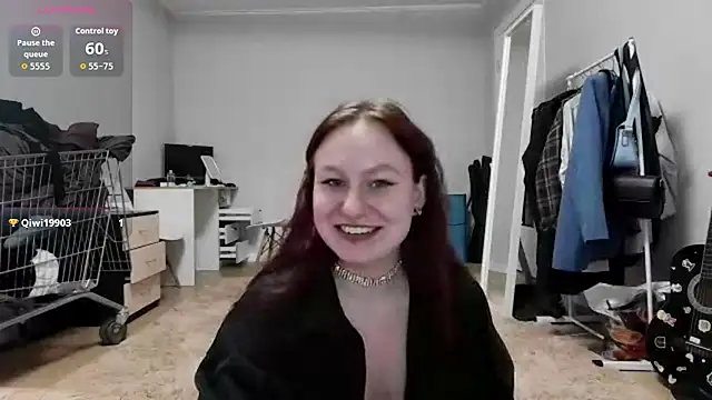 Snapshot of LoiseLovetto chatting on July 8, 6:12 pm LoiseLovetto online show from July 8, 6:12 pm