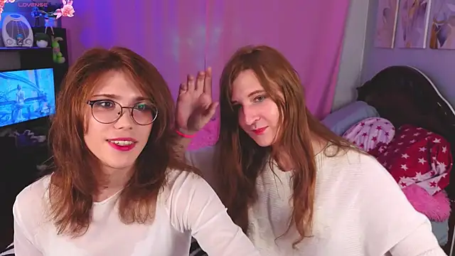 Snapshot of Dasha_Plus_Sonya chatting on July 10, 11:57 am Dasha Plus Sonya online show from July 10, 11:57 am