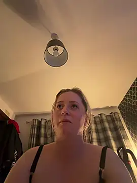 Snapshot of Jasminee210 chatting on June 1, 9:16 pm Jasminee210 online show from June 1, 9:16 pm