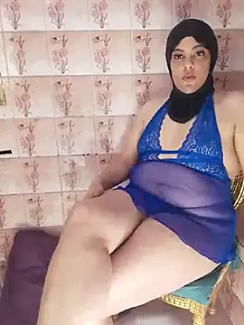 Snapshot of LenaQPeach chatting on June 25, 11:04 am LenaQPeach online show from June 25, 11:04 am