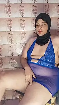 Snapshot of LenaQPeach chatting on June 28, 11:33 pm LenaQPeach online show from June 28, 11:33 pm