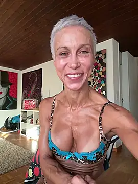 Snapshot of GymQueenCarmen chatting on July 29, 5:27 am GymQueenCarmen online show from July 29, 5:27 am