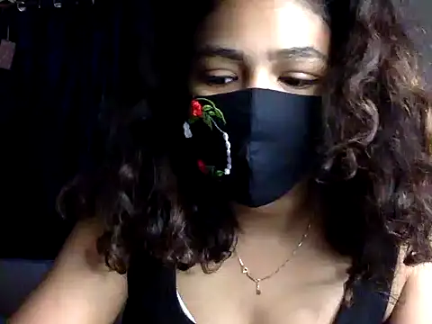 Snapshot of Nisha-moon chatting on June 18, 6:35 am Nisha-moon online show from June 18, 6:35 am