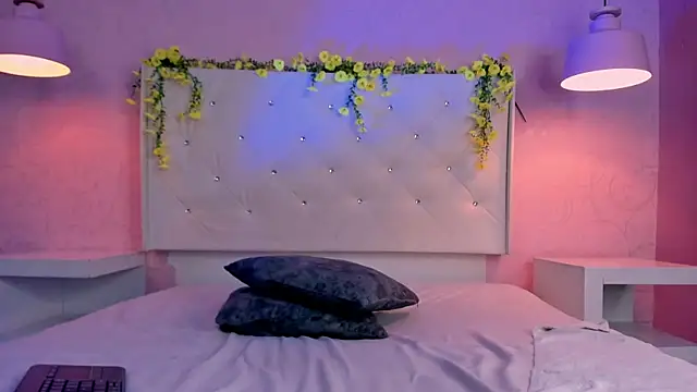 SeamPresley online show from July 13, 4:48 am