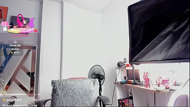 Snapshot of MiaGrey07 chatting on July 28, 7:39 pm MiaGrey07 online show from July 28, 7:39 pm