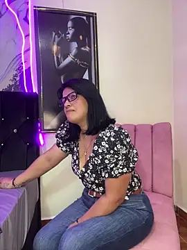 Snapshot of Selin_mehott chatting on June 3, 11:24 am Selin mehott online show from June 3, 11:24 am