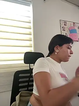 Snapshot of AngieRousse chatting on June 22, 12:46 pm AngieRousse online show from June 22, 12:46 pm