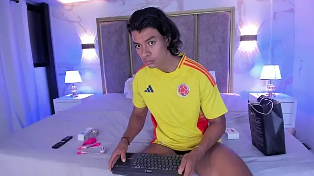 LycanMushu online show from June 24, 2:54 am