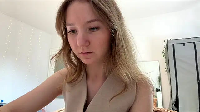 Snapshot of smalllisa chatting on June 17, 4:08 pm smalllisa online show from June 17, 4:08 pm