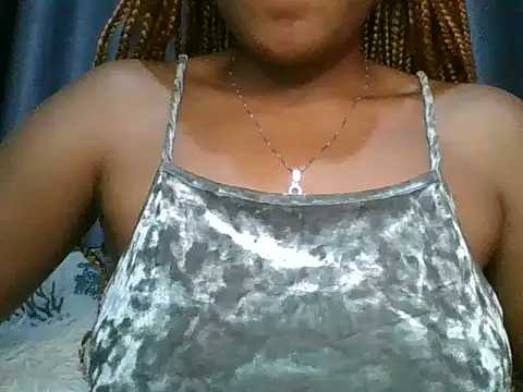 Snapshot of CreamyQueen254 chatting on July 17, 7:52 pm CreamyQueen254 online show from July 17, 7:52 pm