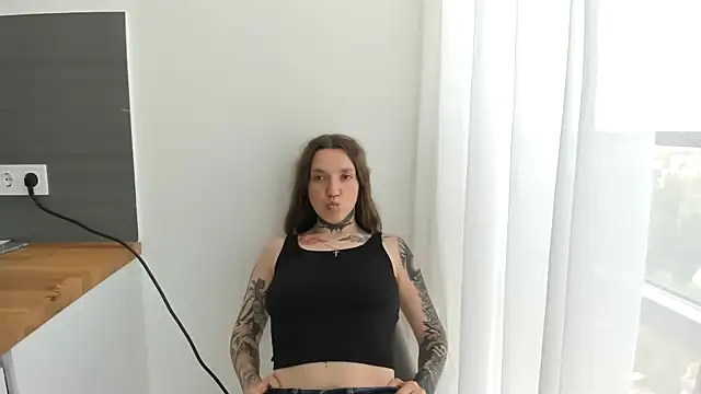 Snapshot of MilaMoll673 chatting on June 6, 11:48 am MilaMoll673 online show from June 6, 11:48 am