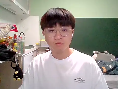 Snapshot of Yang_571 chatting on June 10, 7:35 pm Yang 571 online show from June 10, 7:35 pm