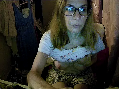 Snapshot of Aphrodity_Roxx chatting on July 18, 11:30 pm Aphrodity Roxx online show from July 18, 11:30 pm