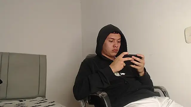 Owenn  blueee online show from June 24, 7:29 am