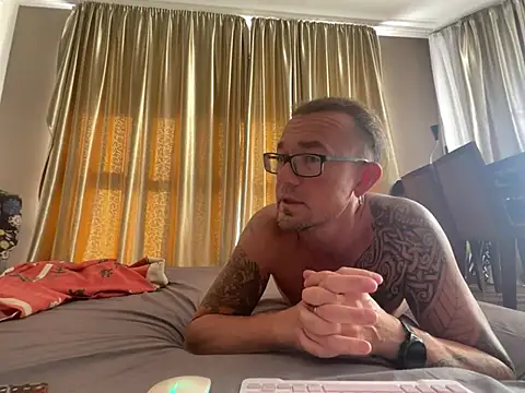Snapshot of SpaceJet_0Novolyn chatting on August 4, 5:32 am SpaceJet 0Novolyn online show from August 4, 5:32 am
