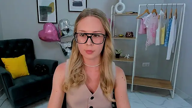 Snapshot of Dana_Long chatting on June 7, 12:53 pm Dana Long online show from June 7, 12:53 pm