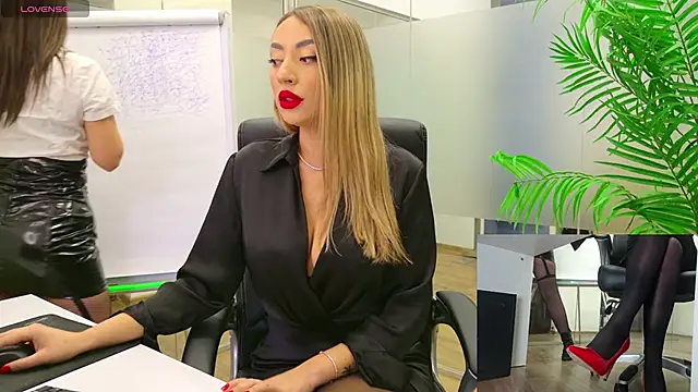 Snapshot of BabesGoWild chatting on February 13, 5:26 am BabesGoWild online show from February 13, 5:26 am