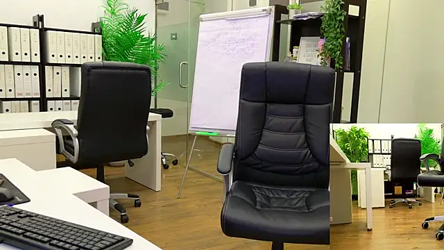 Snapshot of BabesGoWild chatting on October 2, 5:03 am BabesGoWild online show from October 2, 5:03 am