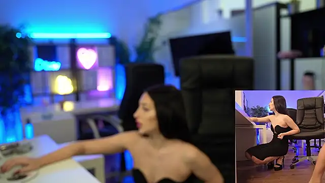 Snapshot of BabesGoWild chatting on February 16, 5:47 am BabesGoWild online show from February 16, 5:47 am