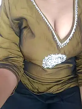 Snapshot of telugubigboobs__P chatting on July 12, 11:23 am telugubigboobs P online show from July 12, 11:23 am