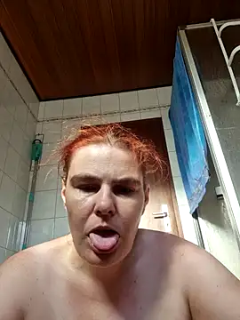 GoldenWifee online show from July 26, 4:36 pm