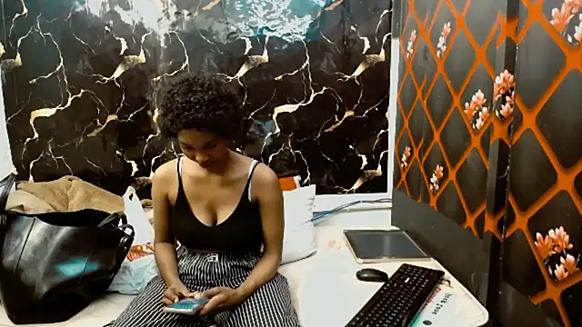Caramelminxx  online show from July 8, 7:24 am