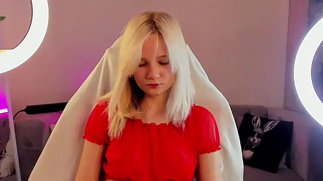 Snapshot of Bunny_Elsy chatting on June 11, 11:08 am Bunny Elsy online show from June 11, 11:08 am