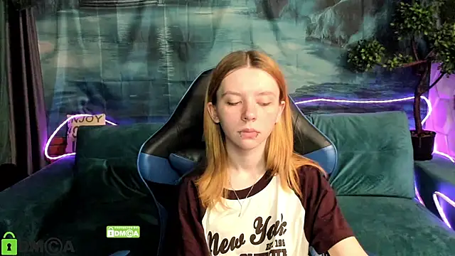 CarolInWonderland online show from July 1, 6:59 am