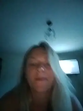 Snapshot of NinaHola chatting on June 5, 7:41 pm NinaHola online show from June 5, 7:41 pm