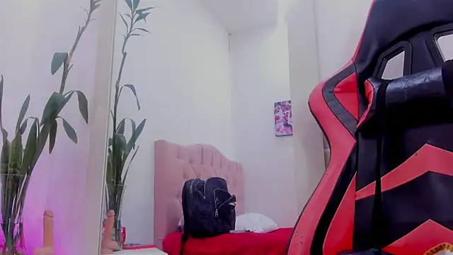 Snapshot of _saray_rose chatting on June 8, 1:44 pm saray rose online show from June 8, 1:44 pm