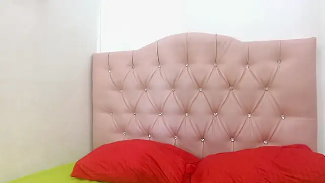 Snapshot of _saray_rose chatting on June 23, 3:43 pm saray rose online show from June 23, 3:43 pm