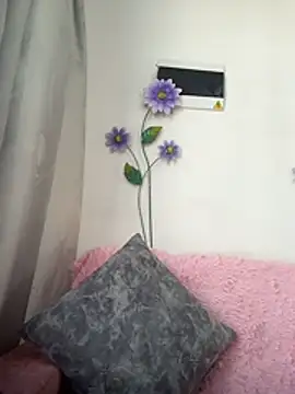 Snapshot of Mia_Hony chatting on July 13, 7:27 pm Mia Hony online show from July 13, 7:27 pm